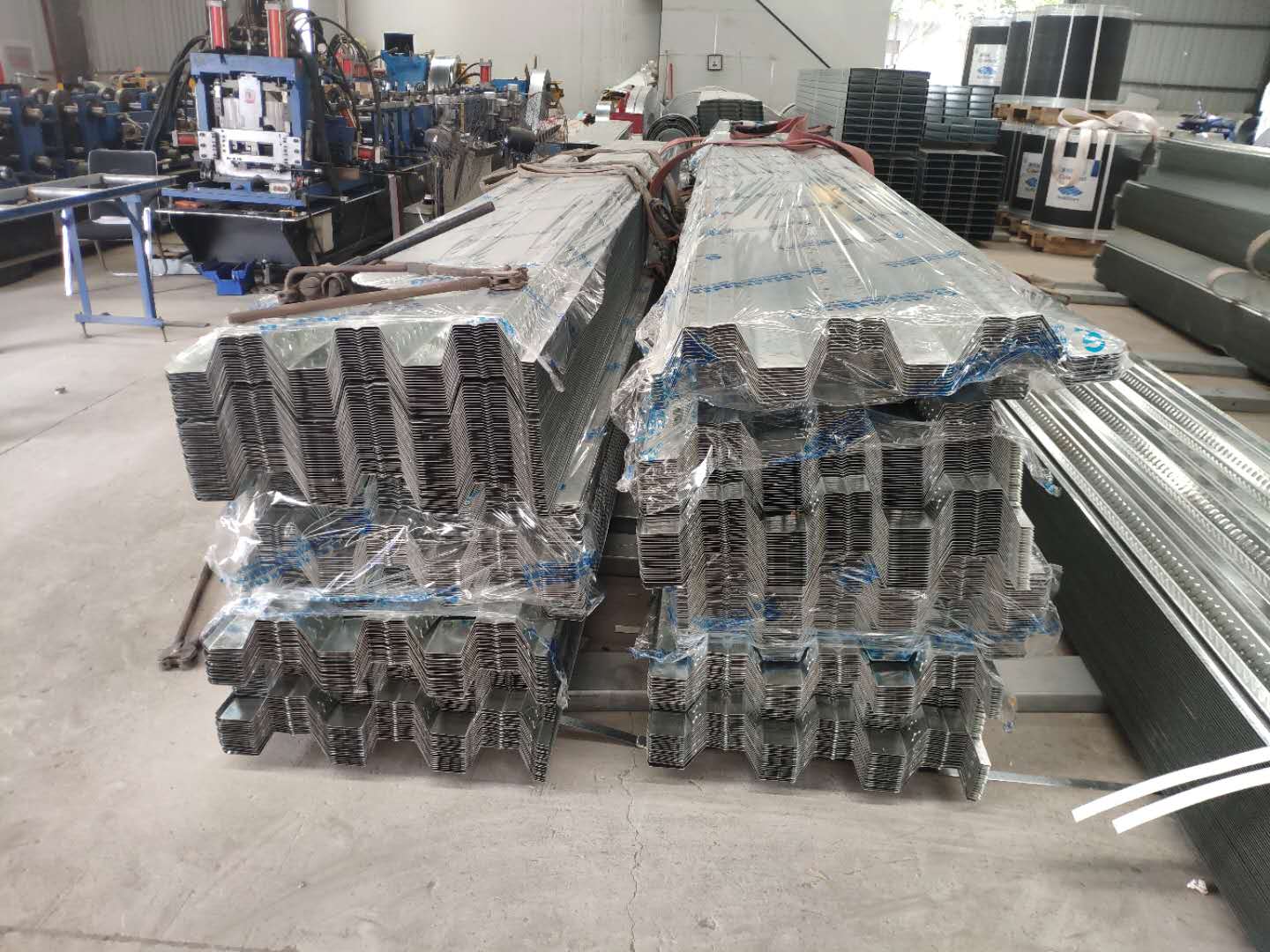 奔赴879公里,从济南到上海1.6mm厚YXB75-230-690型开口楼承板!